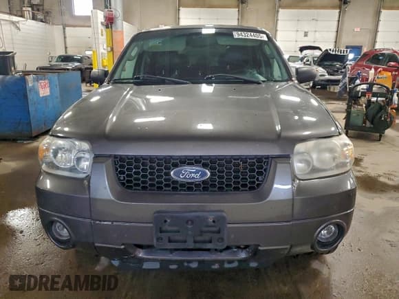 ✅ 2005 Ford Escape Limited • VIN: 1FMYU94165KC29112 • Lot: 94324405. Listed on Copart with 199,492 mi. Free auction sales archive from the USA and detailed vehicle history report at DreamBid. Image 5.