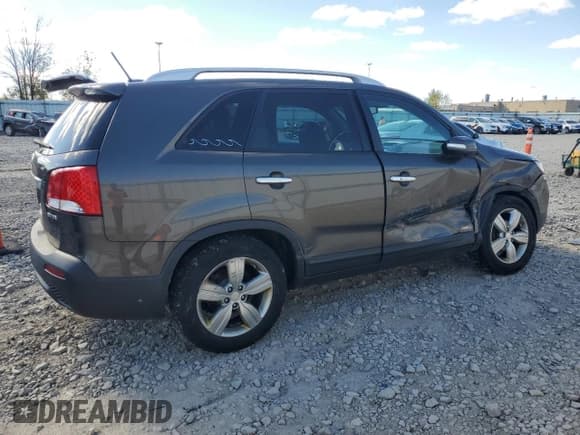 ✅ 2013 Kia Sorento EX • VIN: 5XYKUDA24DG410918 • Lot: 82343305. Wystawiony na Copart z przebiegiem 184 763 mil. Bezpłatny archiwum sprzedaży aukcyjnych z USA i szczegółowy raport historii pojazdu na DreamBid. Zdjęcie 3.