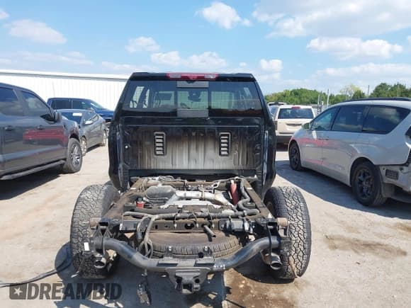 ✅ 2024 Chevrolet Silverado 1500 LTZ • VIN: 2GCUDGED6R1232338 • Лот: 43044891. Опубликован ранее на IAAI с пробегом Не указан. Бесплатный доступ к архиву аукционных продаж из США и подробный отчёт об истории автомобиля на DreamBid. Изображение 16.