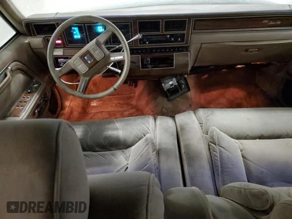 ✅ 1988 Lincoln Town Car • VIN: 1LNBM82F9JY821366 • Lot: 89112855. Listed on Copart with 53,636 mi. Free auction sales archive from the USA and detailed vehicle history report at DreamBid. Image 8.