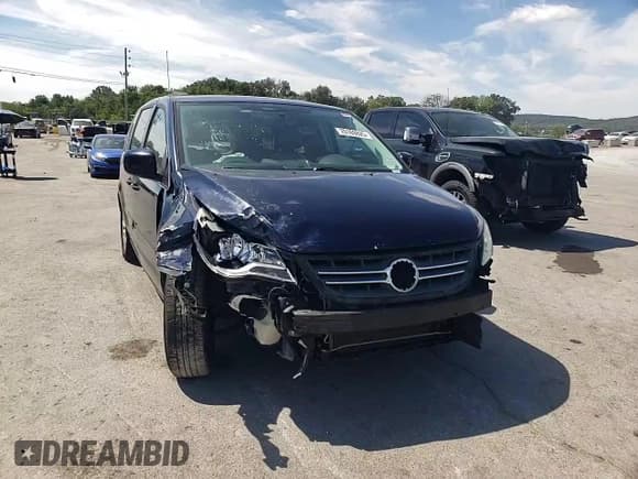 ✅ 2013 Volkswagen Routan SE • VIN: 2C4RVABG8DR725124 • Lot: 70169625. Listed on Copart with 180,203 mi. Free auction sales archive from the USA and detailed vehicle history report at DreamBid. Image 13.