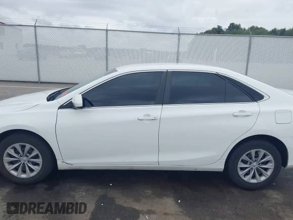 2015 Toyota Camry LE with VIN 4T4BF1FKXFR516407, listed as a IAAI auction lot 43385667 with 52,160 mi miles and . Bid and sale history available at DreamBid. Image 14.