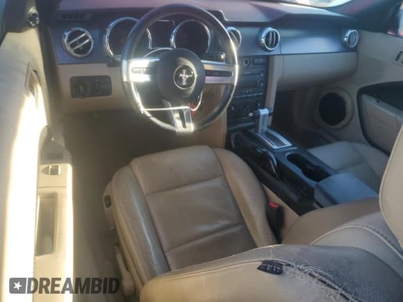 ✅ 2007 Ford Mustang Deluxe • VIN: 1ZVHT84N175251411 • Lot: 87271085. Listed on Copart with 82,989 mi. Free auction sales archive from the USA and detailed vehicle history report at DreamBid. Image 8.