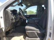 ✅ 2025 Chevrolet Silverado 2500HD Custom • VIN: 2GC4KME7XS1117990 • Lot: 57278315. Wystawiony na Copart z przebiegiem 12 242 mil. Bezpłatny archiwum sprzedaży aukcyjnych z USA i szczegółowy raport historii pojazdu na DreamBid. Zdjęcie 7.