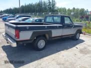 ✅ 1985 Ford F-150 • VIN: 1FTCF15H4FPA15620 • Lot: 42346242. Wystawiony na IAAI z przebiegiem 33 613 mil. Bezpłatny archiwum sprzedaży aukcyjnych z USA i szczegółowy raport historii pojazdu na DreamBid. Zdjęcie 4.