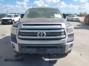 ✅ 2017 Toyota Tundra SR5 • VIN: 5TFEM5F12HX116164 • Лот: 43688310. Опубликован ранее на IAAI с пробегом 258 975 миль. Бесплатный доступ к архиву аукционных продаж из США и подробный отчёт об истории автомобиля на DreamBid. Изображение 6.