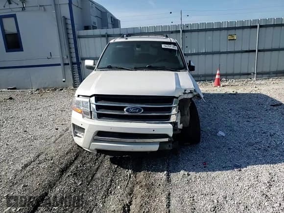 ✅ 2015 Ford Expedition Limited • VIN: 1FMJU2AT5FEF47611 • Lot: 66264185. Wystawiony na Copart z przebiegiem 122 401 mil. Bezpłatny archiwum sprzedaży aukcyjnych z USA i szczegółowy raport historii pojazdu na DreamBid. Zdjęcie 15.