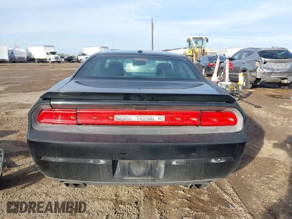 ✅ 2012 Dodge Challenger R/T Plus • VIN: 2C3CDYBT5CH101238 • Lot: 41335464. Wystawiony na IAAI z przebiegiem 133 035 mil. Bezpłatny archiwum sprzedaży aukcyjnych z USA i szczegółowy raport historii pojazdu na DreamBid. Zdjęcie 17.