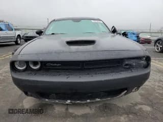 ✅ 2017 Dodge Challenger R/T • VIN: 2C3CDZBT2HH597998 • Lot: 72772234. Wystawiony na Copart z przebiegiem 57 213 mil. Bezpłatny archiwum sprzedaży aukcyjnych z USA i szczegółowy raport historii pojazdu na DreamBid. Zdjęcie 5.