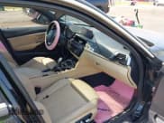 ✅ 2017 BMW 3 Series 330i xDrive • VIN: WBA8D9C30HA011827 • Лот: 42263324. Опубликован ранее на IAAI с пробегом 50 392 миль. Бесплатный доступ к архиву аукционных продаж из США и подробный отчёт об истории автомобиля на DreamBid. Изображение 5.