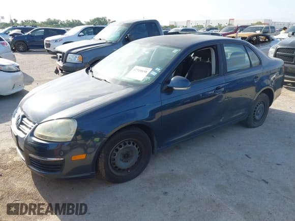 ✅ 2006 Volkswagen Jetta Value Edition • VIN: 3VWPF71K56M620688 • Lot: 42510698. Wystawiony na IAAI z przebiegiem 231 085 mil. Bezpłatny archiwum sprzedaży aukcyjnych z USA i szczegółowy raport historii pojazdu na DreamBid. Zdjęcie 2.