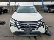 ✅ 2025 Nissan Rogue S • VIN: 5N1BT3AB7SC779413 • Lot: 68785805. Wystawiony na Copart z przebiegiem 8 243 mil. Bezpłatny archiwum sprzedaży aukcyjnych z USA i szczegółowy raport historii pojazdu na DreamBid. Zdjęcie 5.