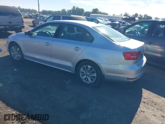 ✅ 2015 Volkswagen Jetta SE • VIN: 3VWD17AJ4FM323906 • Lot: 42543996. Listed on IAAI with 88,382 mi. Free auction sales archive from the USA and detailed vehicle history report at DreamBid. Image 3.