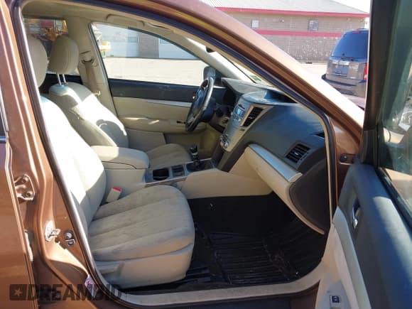 ✅ 2011 Subaru Outback Premium • VIN: 4S4BRBGC6B1432840 • Lot: 43527417. Listed on IAAI with 231,720 mi. Free auction sales archive from the USA and detailed vehicle history report at DreamBid. Image 5.