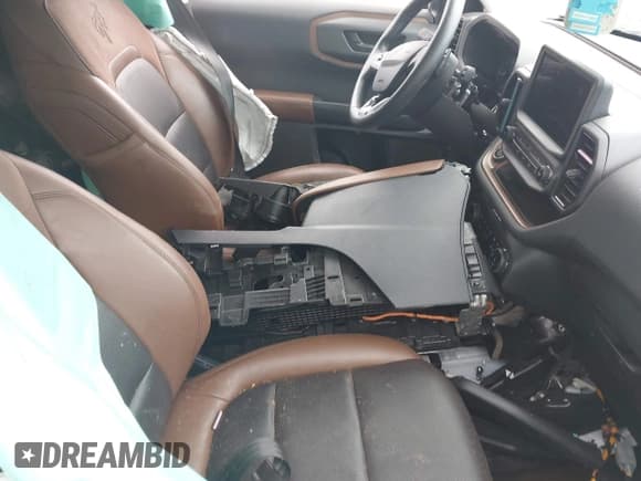 ✅ 2023 Ford Bronco Sport Badlands • VIN: 3FMCR9D9XPRE06194 • Lot: 43320380. Wystawiony na IAAI z przebiegiem Nie podano. Bezpłatny archiwum sprzedaży aukcyjnych z USA i szczegółowy raport historii pojazdu na DreamBid. Zdjęcie 5.