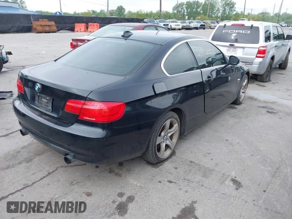 ✅ 2011 BMW 3 Series 335i xDrive • VIN: WBAKF9C56BE619532 • Lot: 42318577. Wystawiony na IAAI z przebiegiem 90 922 mil. Bezpłatny archiwum sprzedaży aukcyjnych z USA i szczegółowy raport historii pojazdu na DreamBid. Zdjęcie 4.