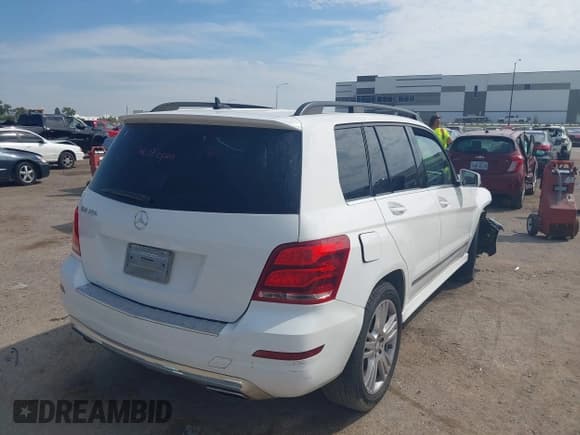 ✅ 2014 Mercedes-Benz GLK 350 • VIN: WDCGG5HB3EG226099 • Лот: 43330044. Опубликован ранее на IAAI с пробегом 140 749 миль. Бесплатный доступ к архиву аукционных продаж из США и подробный отчёт об истории автомобиля на DreamBid. Изображение 4.