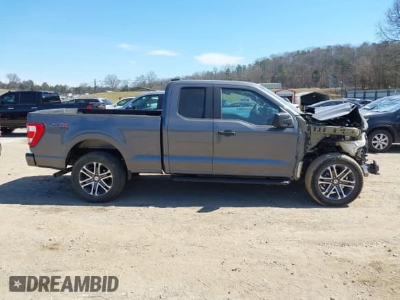 ✅ 2023 Ford F-150 XL • VIN: 1FTFX1E53PKF70086 • Lot: 41753847. Wystawiony na IAAI z przebiegiem 29 068 mil. Bezpłatny archiwum sprzedaży aukcyjnych z USA i szczegółowy raport historii pojazdu na DreamBid. Zdjęcie 13.