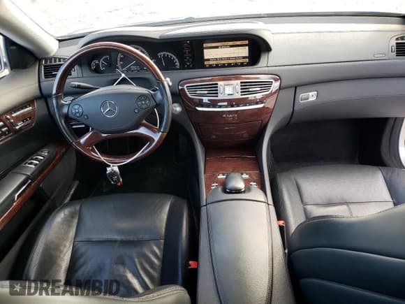 ✅ 2011 Mercedes-Benz CL 550 • VIN: WDDEJ9EB2BA026880 • Lot: 85356104. Wystawiony na Copart z przebiegiem 121 123 mil. Bezpłatny archiwum sprzedaży aukcyjnych z USA i szczegółowy raport historii pojazdu na DreamBid. Zdjęcie 8.
