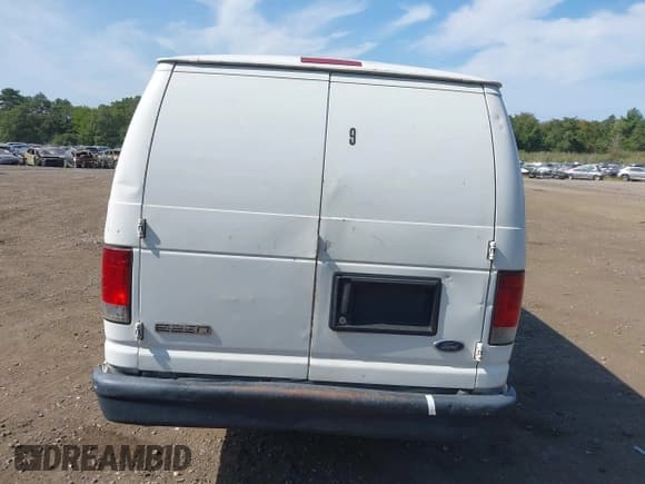 ✅ 2011 Ford Econoline Cargo Commercial • VIN: 1FTSS3EL1BDA24066 • Лот: 40367851. Опубликован ранее на IAAI с пробегом 156 594 миль. Бесплатный доступ к архиву аукционных продаж из США и подробный отчёт об истории автомобиля на DreamBid. Изображение 16.