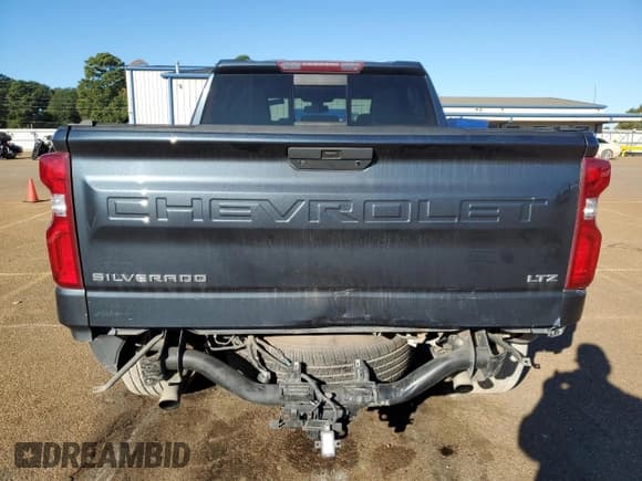 ✅ 2019 Chevrolet Silverado 1500 LTZ • VIN: 1GCUYGED6KZ171512 • Lot: 76617654. Wystawiony na Copart z przebiegiem 114 063 mil. Bezpłatny archiwum sprzedaży aukcyjnych z USA i szczegółowy raport historii pojazdu na DreamBid. Zdjęcie 6.