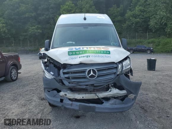 ✅ 2019 Mercedes-Benz Sprinter Cargo • VIN: W1W70BGY6KT017011 • Lot: 61426435. Wystawiony na Copart z przebiegiem 138 942 mil. Bezpłatny archiwum sprzedaży aukcyjnych z USA i szczegółowy raport historii pojazdu na DreamBid. Zdjęcie 5.