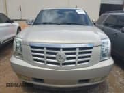 ✅ 2008 Cadillac Escalade • VIN: 1GYEC63858R175007 • Lot: 42506828. Wystawiony na IAAI z przebiegiem 185 986 mil. Bezpłatny archiwum sprzedaży aukcyjnych z USA i szczegółowy raport historii pojazdu na DreamBid. Zdjęcie 6.