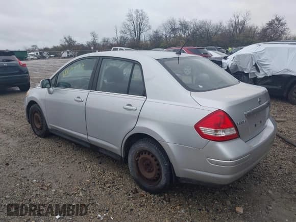 ✅ 2008 Nissan Versa S • VIN: 3N1BC11E88L429789 • Лот: 43771393. Опубликован ранее на IAAI с пробегом 147 999 миль. Бесплатный доступ к архиву аукционных продаж из США и подробный отчёт об истории автомобиля на DreamBid. Изображение 3.