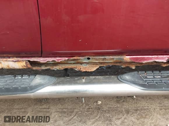 2014 Chevrolet Silverado 1500 LT z VIN 1GCRCREH1EZ403294, wystawiony jako IAAI lot #43519990 z przebiegiem 229 946 mil mil oraz . Historia ofert i sprzedaży dostępna na DreamBid. Obrazek 18.