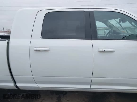 ✅ 2018 Ram 2500 Laramie • VIN: 3C6UR5NJ4JG328211 • Lot: 41690078. Wystawiony na IAAI z przebiegiem 97 265 mil. Bezpłatny archiwum sprzedaży aukcyjnych z USA i szczegółowy raport historii pojazdu na DreamBid. Zdjęcie 14.