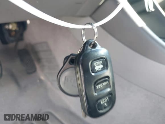 ✅ 2004 Toyota Camry SE • VIN: 4T1BE32K14U371091 • Lot: 43697344. Wystawiony na IAAI z przebiegiem 190 211 mil. Bezpłatny archiwum sprzedaży aukcyjnych z USA i szczegółowy raport historii pojazdu na DreamBid. Zdjęcie 11.