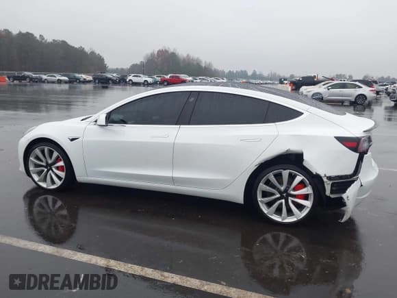 ✅ 2019 Tesla Model 3 Long Range • VIN: 5YJ3E1EB0KF487607 • Lot: 43742331. Wystawiony na IAAI z przebiegiem 65 449 mil. Bezpłatny archiwum sprzedaży aukcyjnych z USA i szczegółowy raport historii pojazdu na DreamBid. Zdjęcie 14.