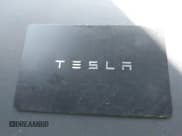 ✅ 2022 Tesla Model Y Long Range • VIN: 7SAYGDEE1NF402745 • Lot: 41493850. Wystawiony na IAAI z przebiegiem 11 222 mil. Bezpłatny archiwum sprzedaży aukcyjnych z USA i szczegółowy raport historii pojazdu na DreamBid. Zdjęcie 11.