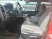 2013 Ram 1500 Express z VIN 1C6RR6KTXDS561265, wystawiony jako Copart lot #70894635 z przebiegiem 136 903 mil mil oraz Czysty tytuł • Clean title. Historia ofert i sprzedaży dostępna na DreamBid. Obrazek 7.