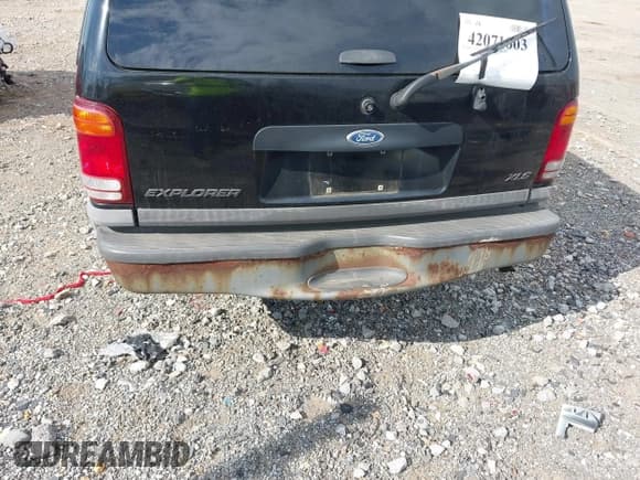 ✅ 1999 Ford Explorer XL • VIN: 1FMZU34X2XUA06174 • Lot: 42071003. Wystawiony na IAAI z przebiegiem 126 220 mil. Bezpłatny archiwum sprzedaży aukcyjnych z USA i szczegółowy raport historii pojazdu na DreamBid. Zdjęcie 6.