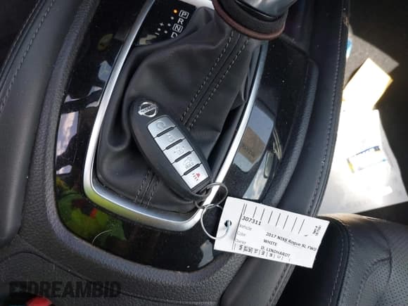 ✅ 2017 Nissan Rogue SL • VIN: 5N1AT2MT0HC868193 • Lot: 40285680. Listed on IAAI with 48,922 mi. Free auction sales archive from the USA and detailed vehicle history report at DreamBid. Image 11.