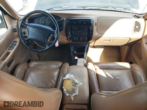 ✅ 1996 Ford Explorer XL • VIN: 1FMDU32X8TZB95732 • Лот: 73947744. Опубликован ранее на Copart с пробегом 261 536 миль. Бесплатный доступ к архиву аукционных продаж из США и подробный отчёт об истории автомобиля на DreamBid. Изображение 8.