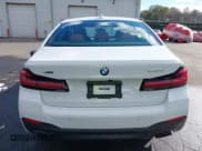 ✅ 2022 BMW 5 Series 540i xDrive • VIN: WBA73BJ05NCJ60877 • Lot: 43453314. Wystawiony na IAAI z przebiegiem 15 892 mil. Bezpłatny archiwum sprzedaży aukcyjnych z USA i szczegółowy raport historii pojazdu na DreamBid. Zdjęcie 16.