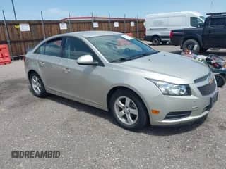 2014 Chevrolet Cruze 1LT z VIN 1G1PD5SB8E7256375, wystawiony jako IAAI lot #42513300 z przebiegiem 57 684 mil mil oraz . Historia ofert i sprzedaży dostępna na DreamBid. Obrazek 1.