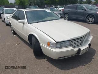 ✅ 1994 Cadillac Seville STS • VIN: 1G6KY5296RU842621 • Lot: 42720255. Wystawiony na IAAI z przebiegiem 111 189 mil. Bezpłatny archiwum sprzedaży aukcyjnych z USA i szczegółowy raport historii pojazdu na DreamBid. Zdjęcie 1.