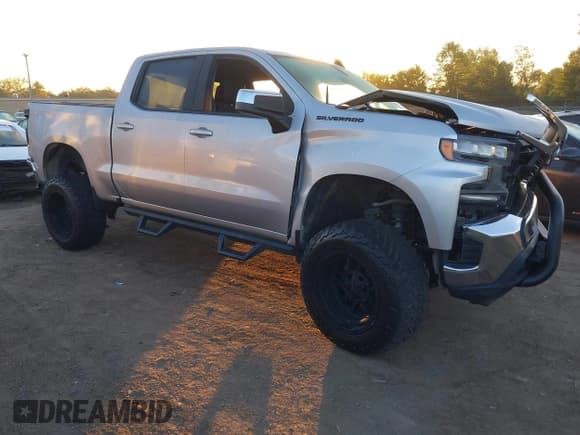 ✅ 2019 Chevrolet Silverado 1500 LT • VIN: 3GCPWCEKXKG175959 • Лот: 43187055. Опубликован ранее на IAAI с пробегом 55 441 миль. Бесплатный доступ к архиву аукционных продаж из США и подробный отчёт об истории автомобиля на DreamBid. Изображение 1.
