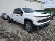 ✅ 2024 Chevrolet Silverado 2500HD Custom • VIN: 1GC4YMEY7RF468334 • Lot: 85898955. Wystawiony na Copart z przebiegiem 4 955 mil. Bezpłatny archiwum sprzedaży aukcyjnych z USA i szczegółowy raport historii pojazdu na DreamBid. Zdjęcie 4.