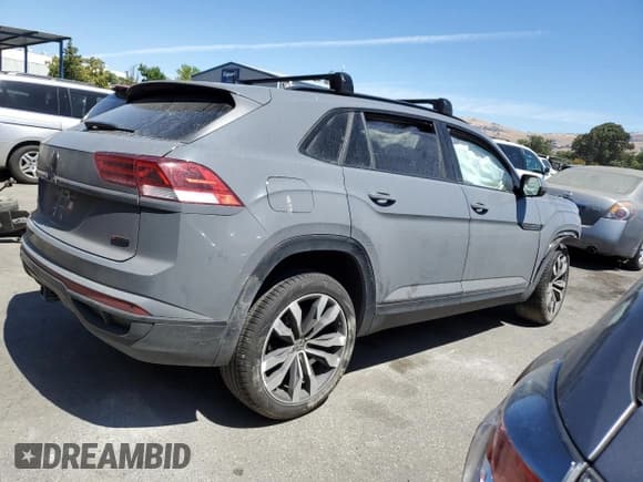 ✅ 2021 Volkswagen Atlas SEL • VIN: 1V2SE2CA9MC201392 • Lot: 66317304. Wystawiony na Copart z przebiegiem Nie podano. Bezpłatny archiwum sprzedaży aukcyjnych z USA i szczegółowy raport historii pojazdu na DreamBid. Zdjęcie 3.