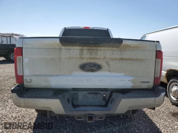 ✅ 2017 Ford F-350 Platinum • VIN: 1FT8W3B67HEC69762 • Lot: 68717065. Listed on Copart with 271,938 mi. Free auction sales archive from the USA and detailed vehicle history report at DreamBid. Image 6.