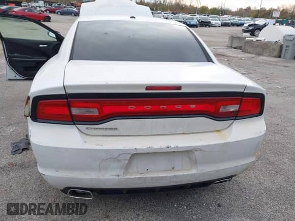 ✅ 2012 Dodge Charger SE • VIN: 2C3CDXBG9CH214445 • Lot: 43583603. Wystawiony na IAAI z przebiegiem 231 762 mil. Bezpłatny archiwum sprzedaży aukcyjnych z USA i szczegółowy raport historii pojazdu na DreamBid. Zdjęcie 6.