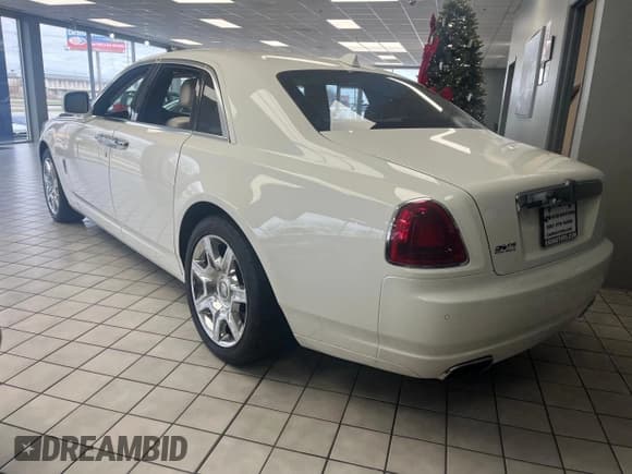✅ 2010 Rolls-Royce Ghost • VIN: SCA664S57AUX48643 • Lot: 83959114. Listed on Copart with 52,605 mi. Free auction sales archive from the USA and detailed vehicle history report at DreamBid. Image 3.