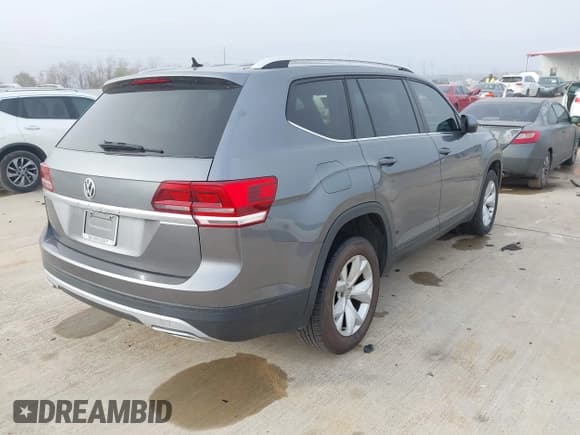 ✅ 2018 Volkswagen Atlas S • VIN: 1V2AP2CA9JC559979 • Lot: 43932041. Wystawiony na IAAI z przebiegiem Nie podano. Bezpłatny archiwum sprzedaży aukcyjnych z USA i szczegółowy raport historii pojazdu na DreamBid. Zdjęcie 4.