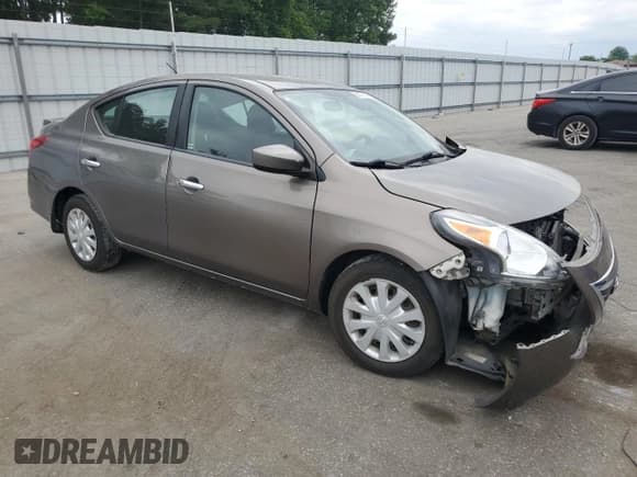 ✅ 2016 Nissan Versa S • VIN: 3N1CN7AP2GL859254 • Лот: 56278645. Опубликован ранее на Copart с пробегом 123 493 миль. Бесплатный доступ к архиву аукционных продаж из США и подробный отчёт об истории автомобиля на DreamBid. Изображение 4.