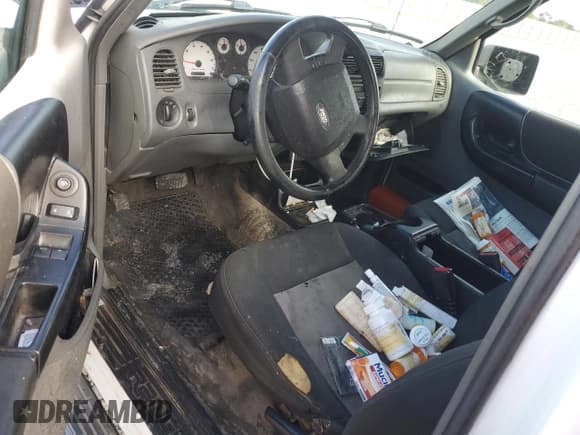 ✅ 2010 Ford Ranger XL • VIN: 1FTKR1EE4APA02030 • Lot: 92221365. Wystawiony na Copart z przebiegiem 166 459 mil. Bezpłatny archiwum sprzedaży aukcyjnych z USA i szczegółowy raport historii pojazdu na DreamBid. Zdjęcie 8.