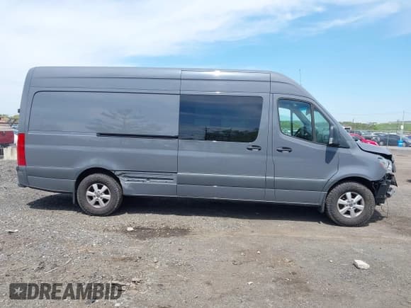 ✅ 2021 Mercedes-Benz Sprinter Cargo • VIN: W1W4ECHY4MT079261 • Lot: 42135348. Listed on IAAI with 111,677 mi. Free auction sales archive from the USA and detailed vehicle history report at DreamBid. Image 14.
